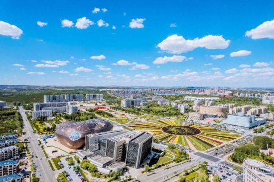 鄂尔多斯繁荣背后的多维探析